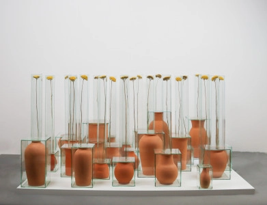 Virágok vázákkal III.