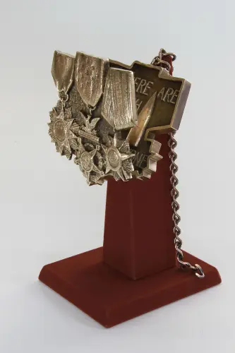 medal no.3 - THE LITTLE BOX -